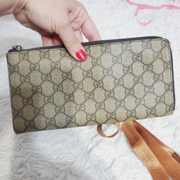 Authentic Gucci Brown Monogram Crossbody Bag. Includes 3 Straps. - Picture 2 of 15